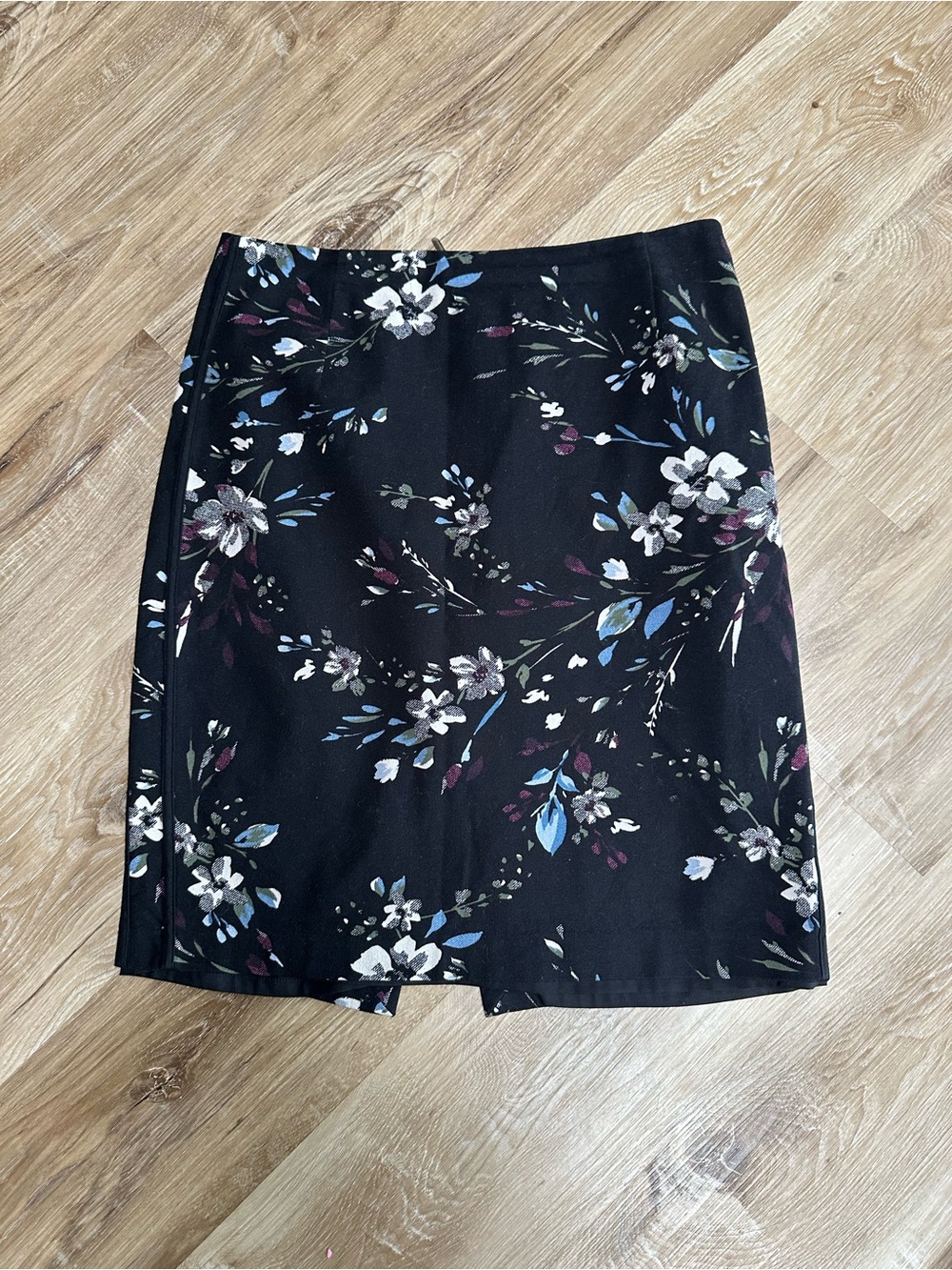 White House Black Market Black Floral Pencil Skirt